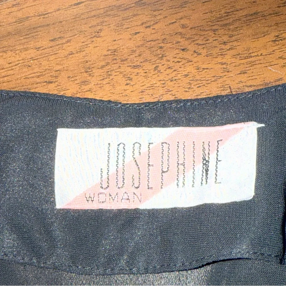 Josephine Woman Black Chiffon Sleeveless Blouse Classic Flowy Top - Picture 4 of 8